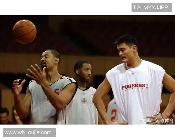 姚明与朱万的篮球传奇:从竞技场到人生舞台的精彩对话与启示 姚明与朱万的篮球传奇:从竞技场到人生舞台的精彩对话与启示